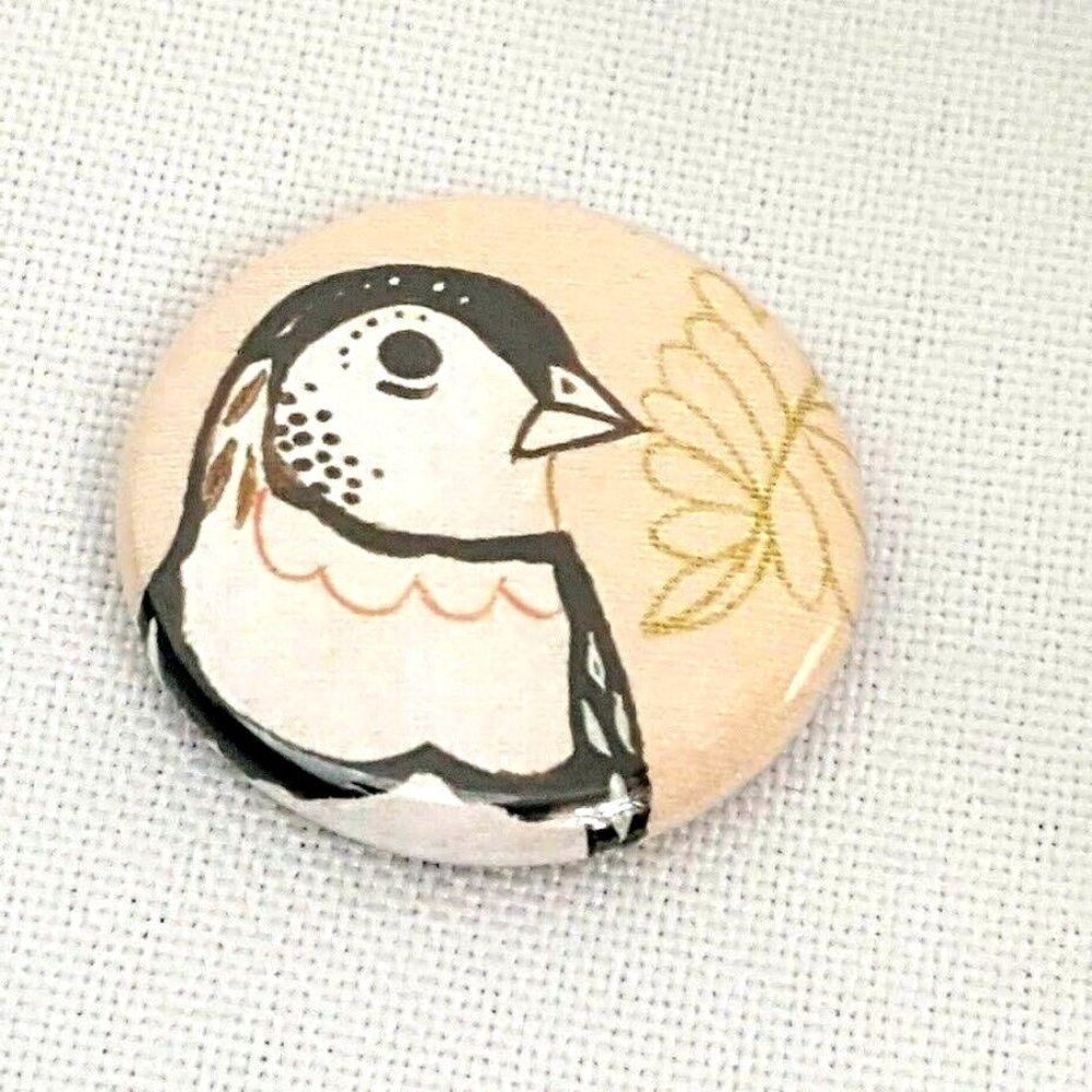 Badgebomb 2010 Susie Ghahremani Art Button Pin Bird Finch Sparrow BoyGirlParty - Picture 2 of 7
